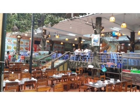 NHÀ HÀNG MƯA RỪNG