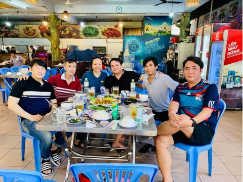 Lẩu Cá Kèo Mưa Rừng vinh hạnh là nơi gặp gỡ vui tươi của nhiều gia đình, bạn bè và các công ty.