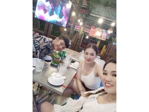 Lẩu Cá Kèo Mưa Rừng vinh hạnh là nơi gặp gỡ vui tươi của nhiều gia đình, bạn bè và các công ty.