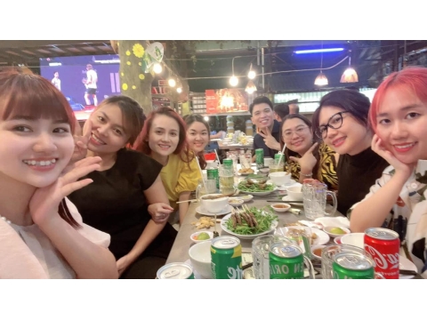 Lẩu Cá Kèo Mưa Rừng vinh hạnh là nơi gặp gỡ vui tươi của nhiều gia đình, bạn bè và các công ty.