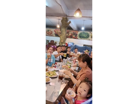 Lẩu Cá Kèo Mưa Rừng vinh hạnh là nơi gặp gỡ vui tươi của nhiều gia đình, bạn bè và các công ty.