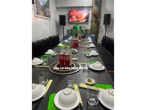 Tiệc tất niên của các bác sĩ và nhà báo.