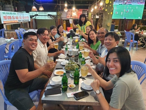 Lẩu Cá Kèo Mưa Rừng vinh hạnh là nơi gặp gỡ vui tươi của nhiều gia đình, bạn bè và các công ty.