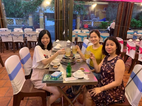 Lẩu Cá Kèo Mưa Rừng vinh hạnh là nơi gặp gỡ vui tươi của nhiều gia đình, bạn bè và các công ty.