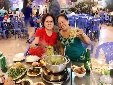 Lẩu Cá Kèo Mưa Rừng vinh hạnh là nơi gặp gỡ vui tươi của nhiều gia đình, bạn bè và các công ty.