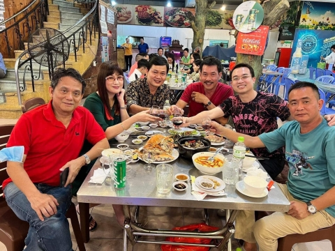 Mưa Rừng hân hạnh được phục vụ gia đình DVDA Hiền Mai, Đạo diễn Lê Văn Thảo và những người bạn